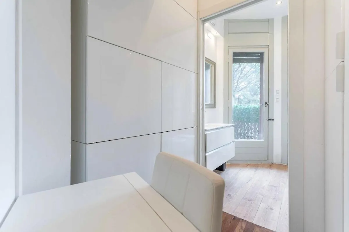Apartman Red Line Design Studio Milánó